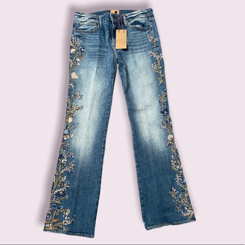New with tags Kelly Driftwood floral embroidered jeans straight leg